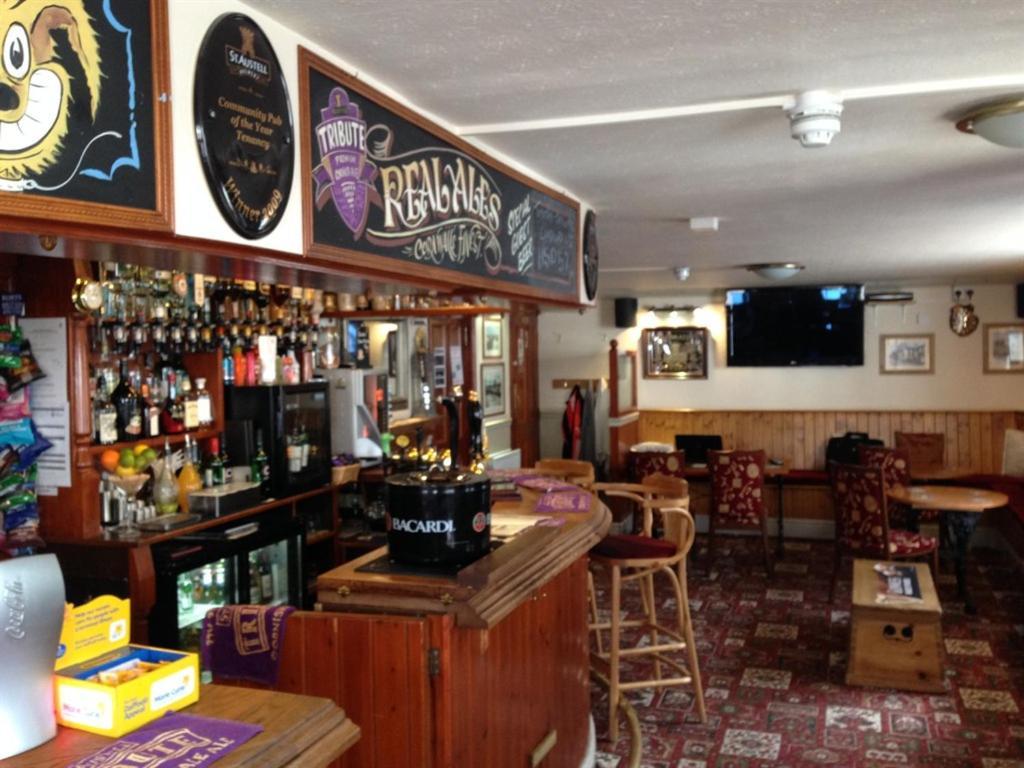 Отель King'S Arms Лостуитиел Экстерьер фото