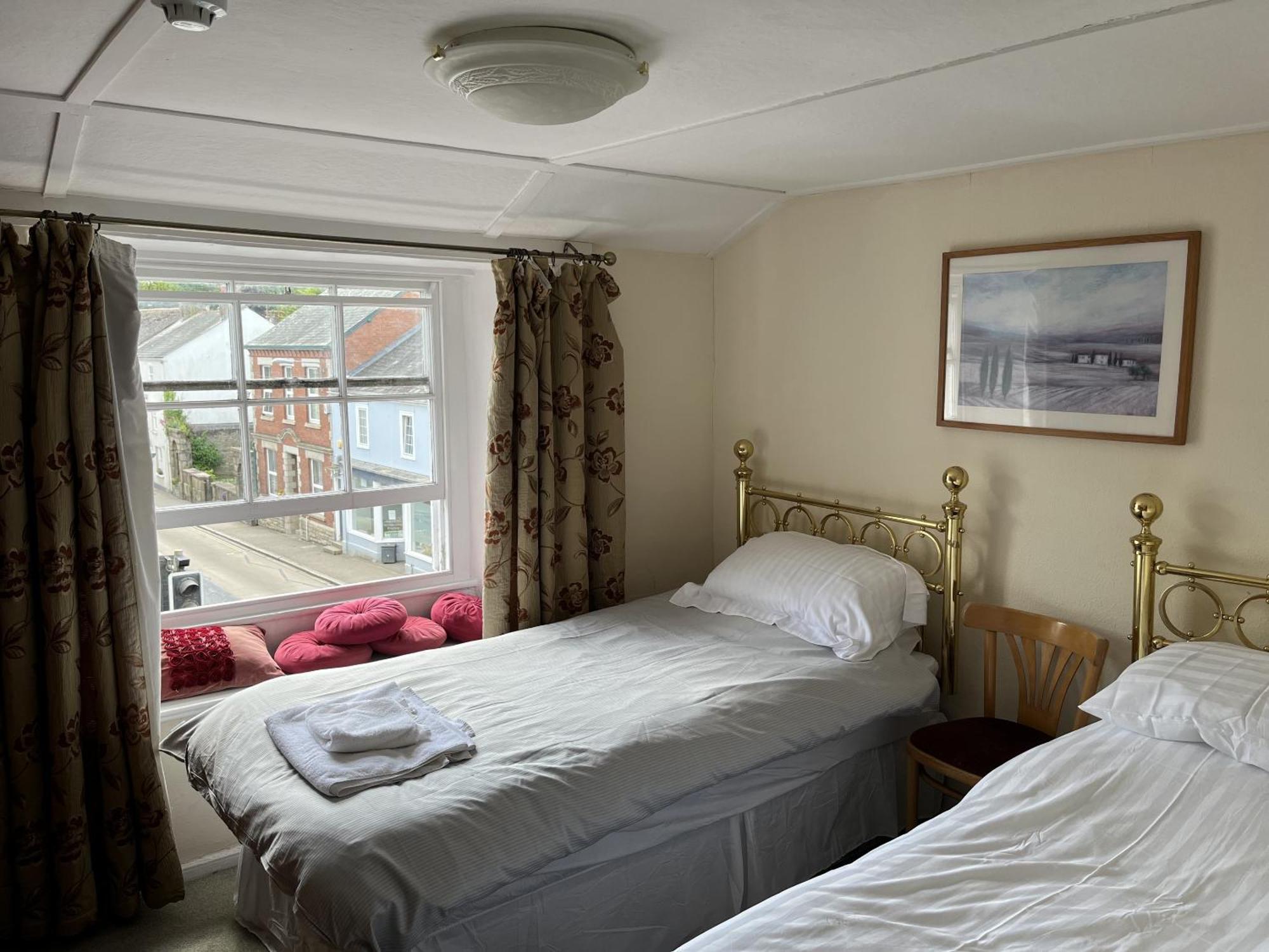 Отель King'S Arms Лостуитиел Номер фото