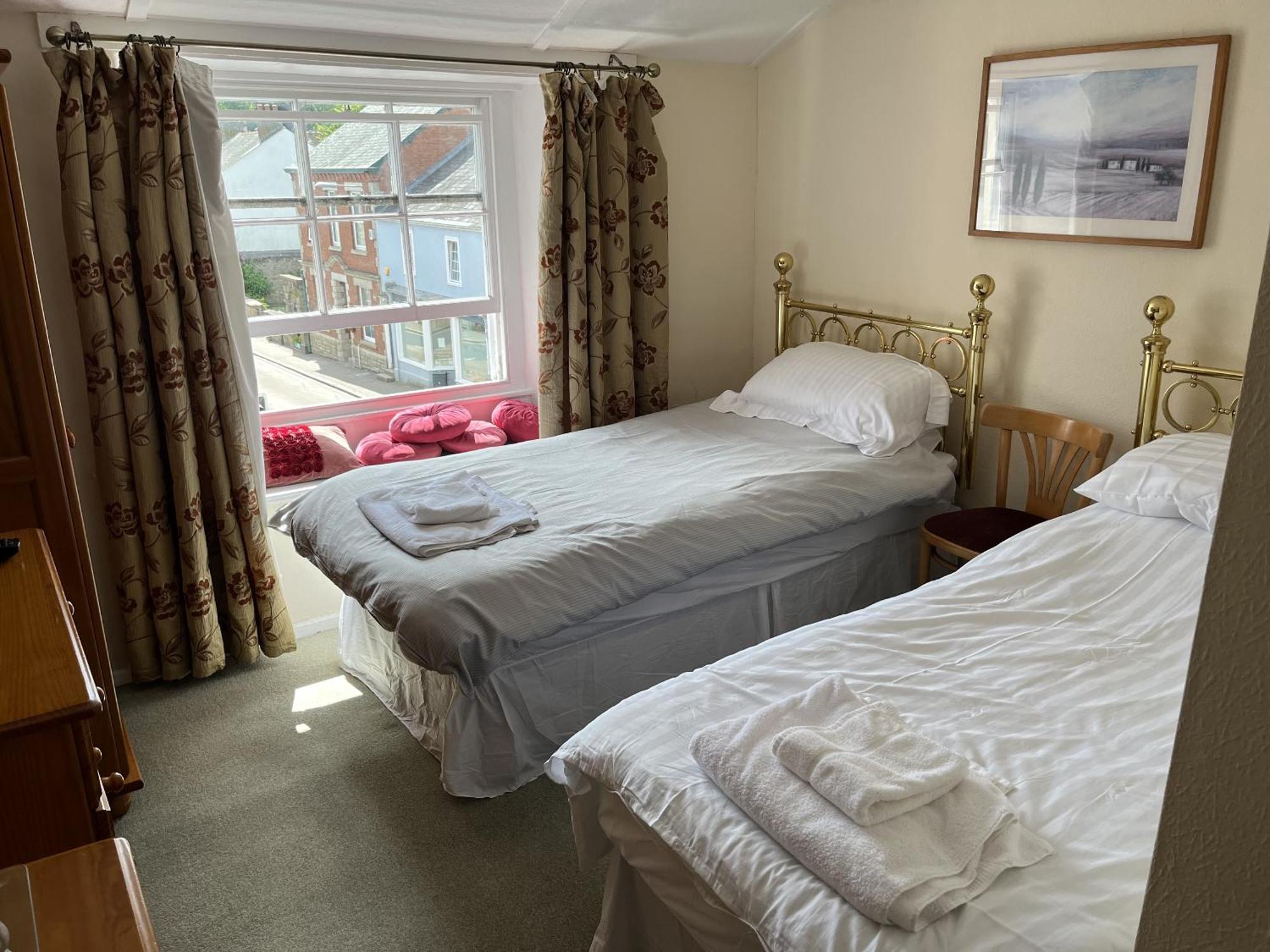 Отель King'S Arms Лостуитиел Номер фото